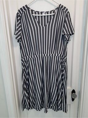 Old Navy Gray & White Stripes Knee Length Elastic Waist V-Neck Dress Womens XL